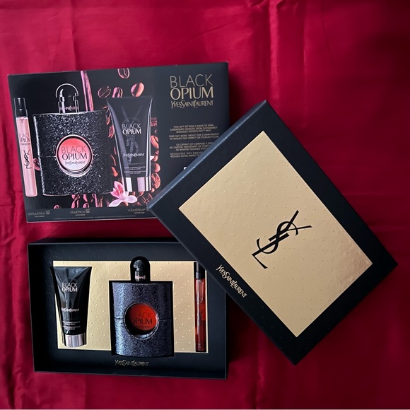 Authentic NWT - Picture 2 of 4